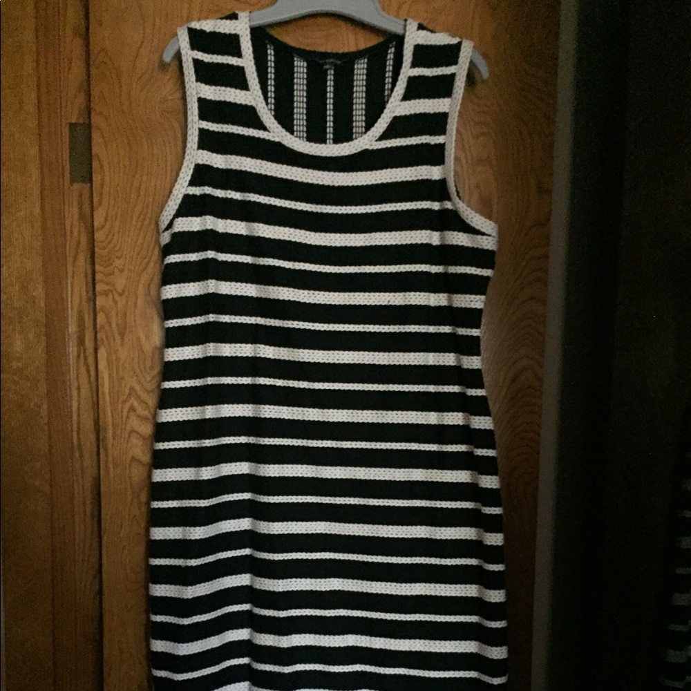 Dress Black and Cream Color Embroidery